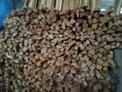 針葉樹の薪